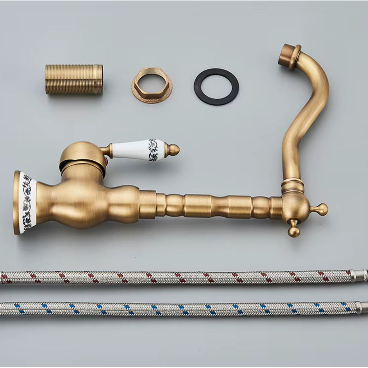 Contenu du colis du mitigeur de lavabo ORVAN : robinet, flexibles, joints et écrou