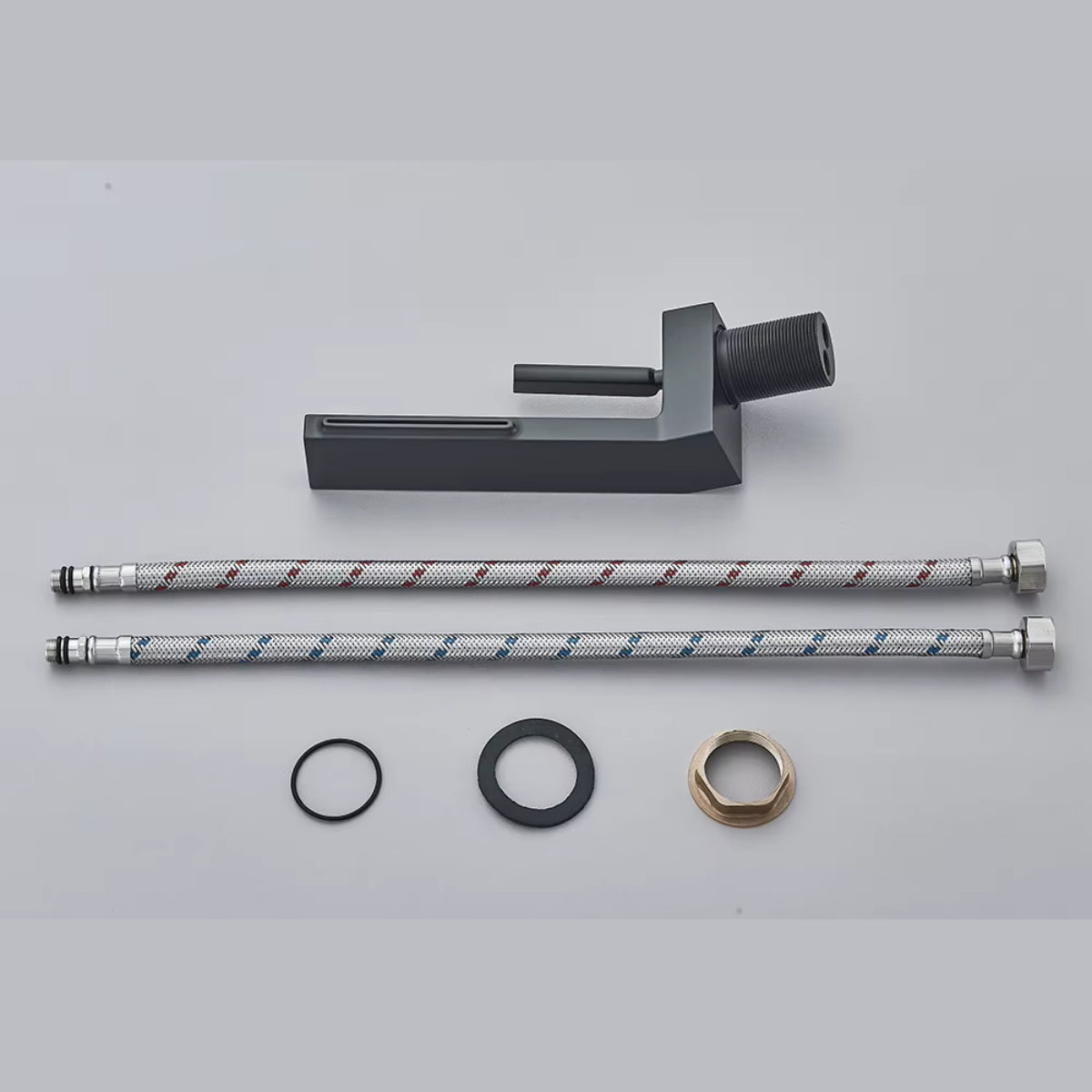 Contenu du colis du robinet de lavabo DRAVEN : robinet, flexibles et joints